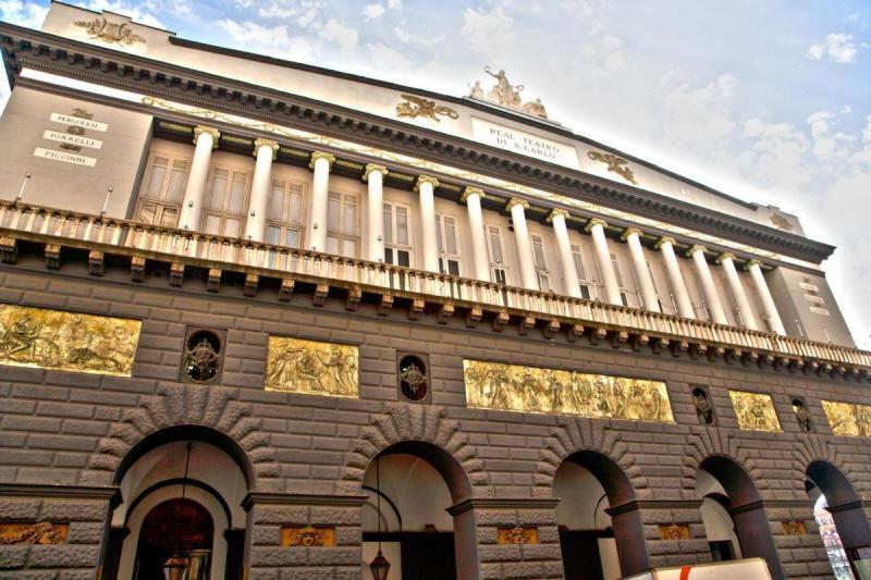 Manuela Apartments Piazza Del Plebiscito Centro Naples Extérieur photo