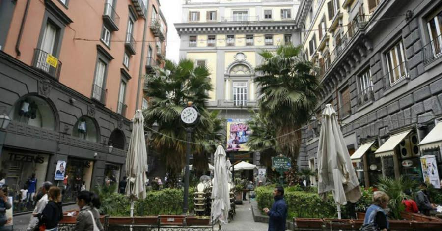 Manuela Apartments Piazza Del Plebiscito Centro Naples Extérieur photo